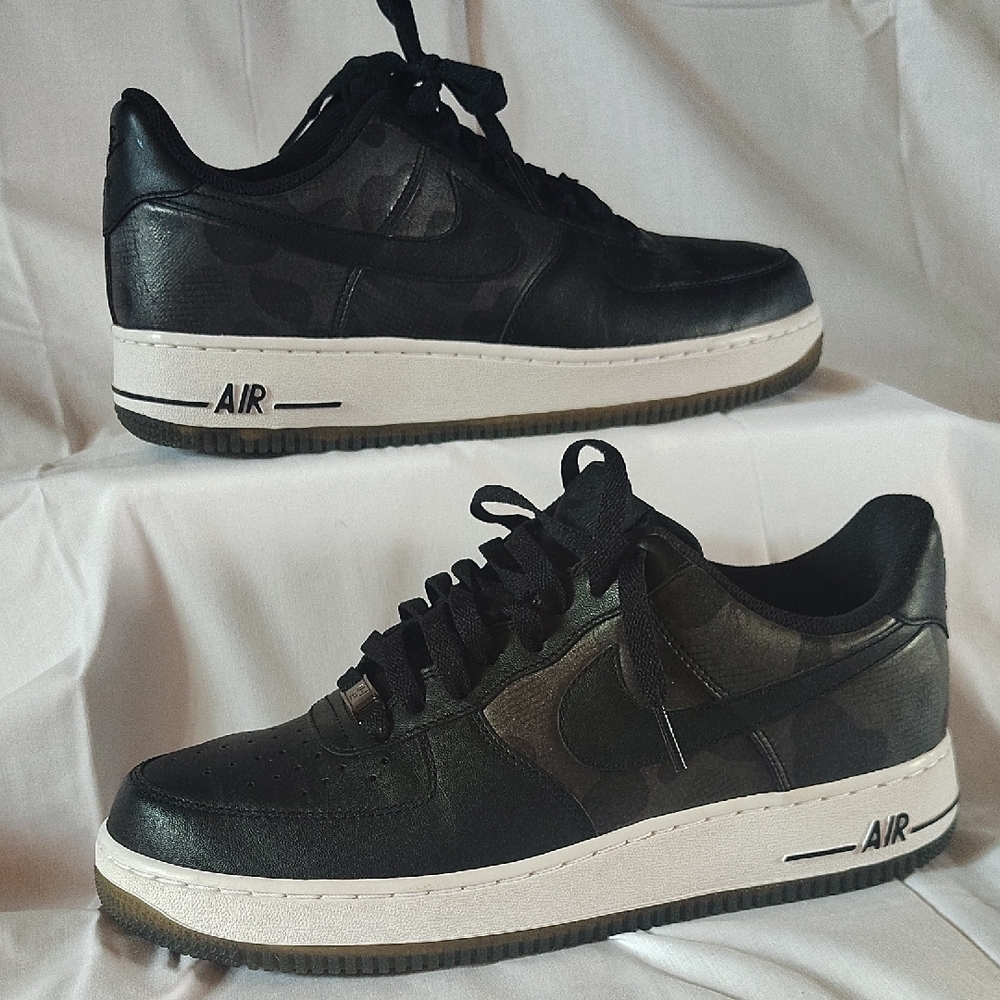 Nike Black and White Sneakers